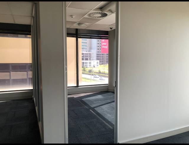 1,433M² OFFICE TO LET IN WAVERLEY